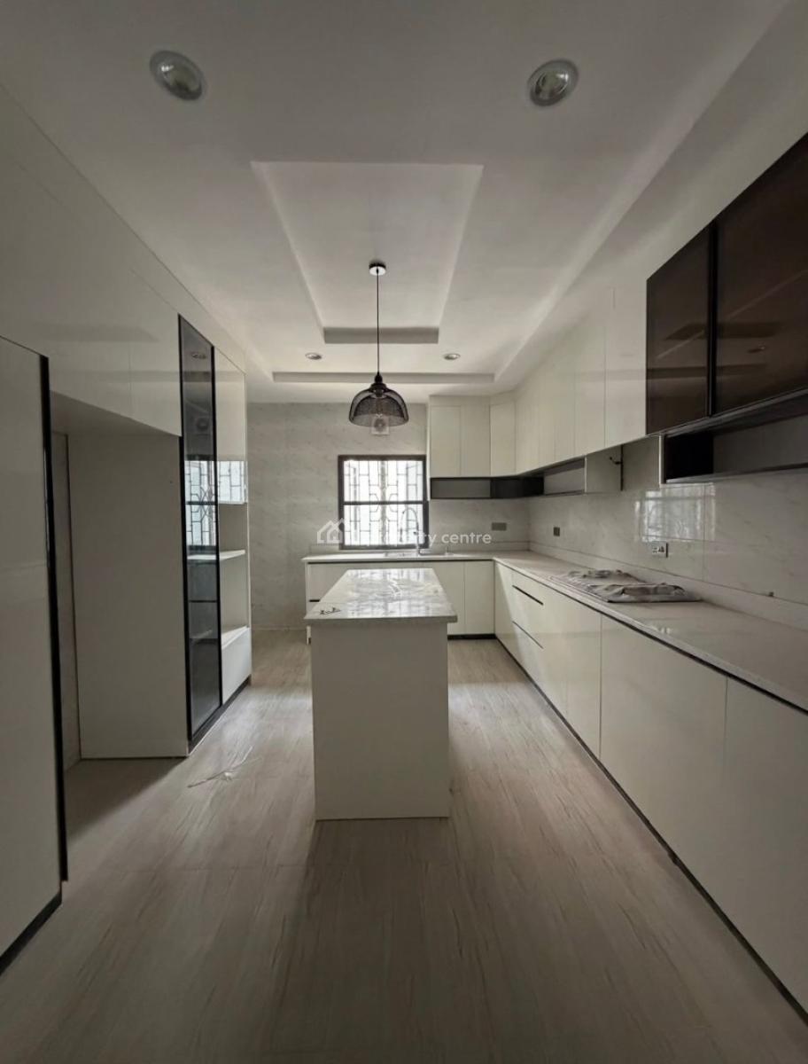 4bedroom Terrace Duplex with Bq, Tarred Road, Guzape District, Abuja, Terraced Duplex for Sale