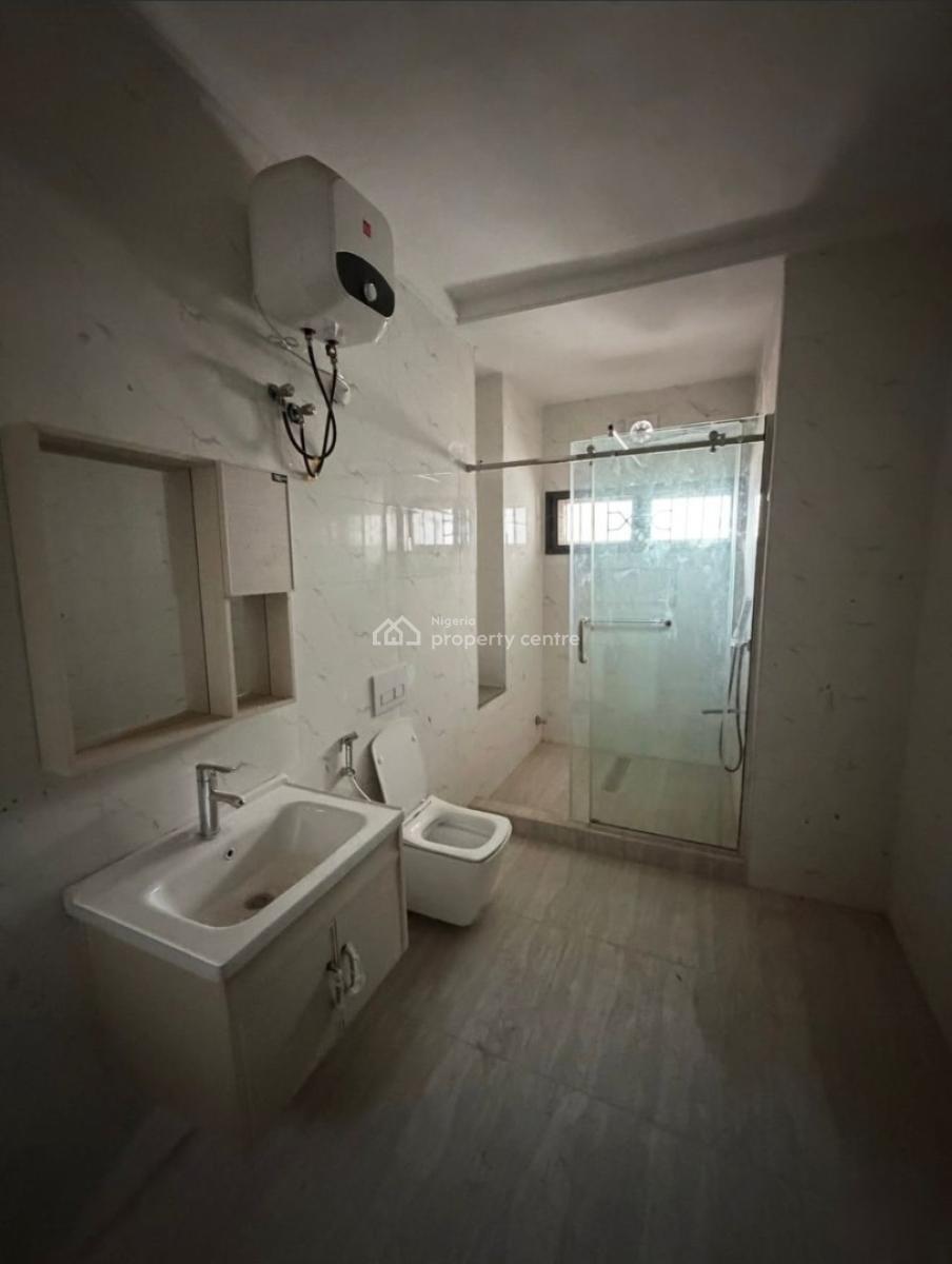 4bedroom Terrace Duplex with Bq, Tarred Road, Guzape District, Abuja, Terraced Duplex for Sale