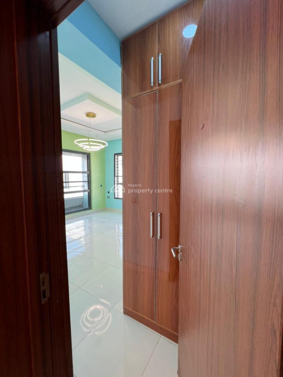 Fantastic 3bedroom Apartment with a Bq, Lekki Phase 1, Lekki, Lagos, Flat / Apartment for Sale