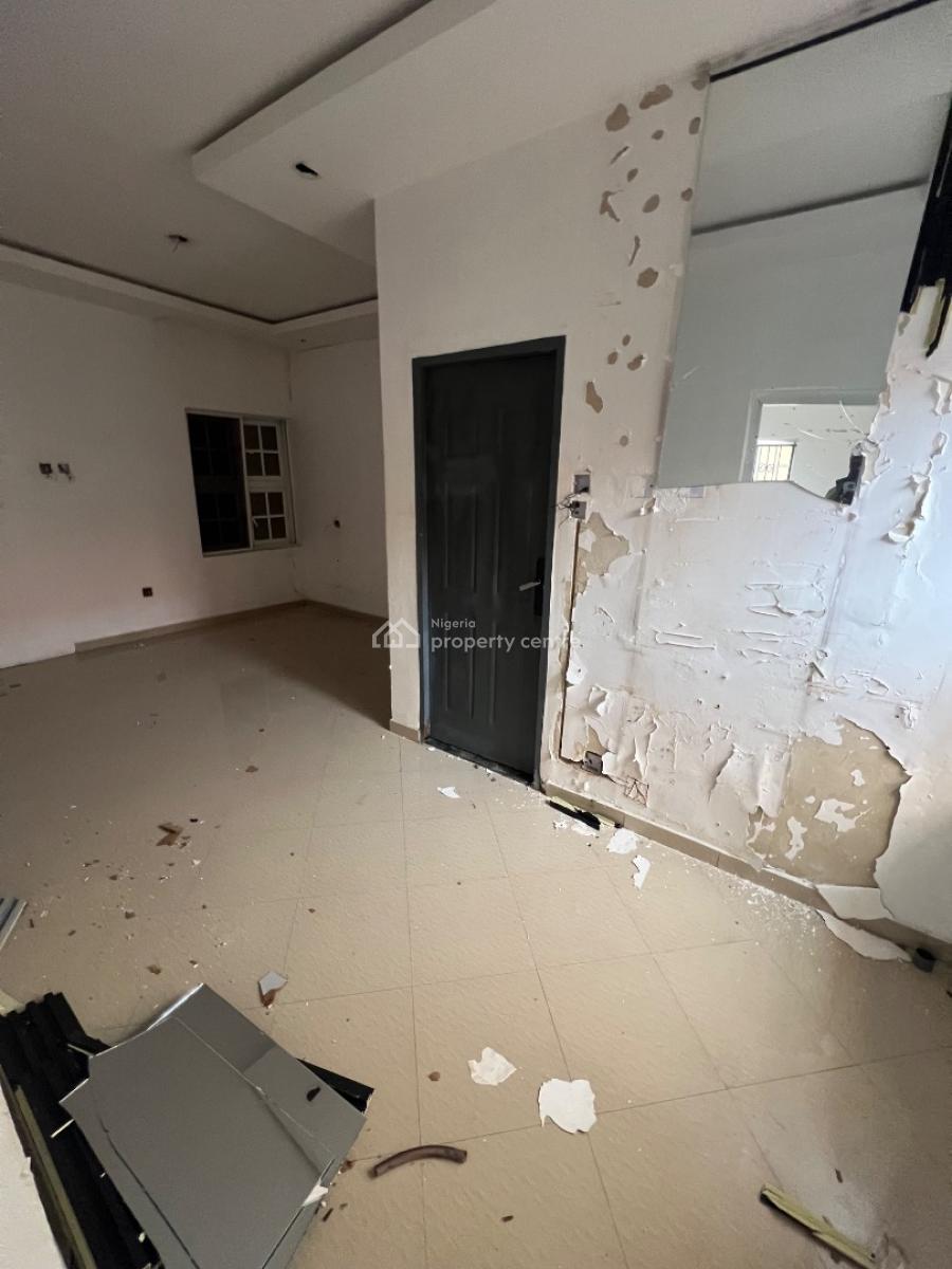 Very Spacious 1-bedroom Apartment at The Heart of, Lekki Phase 1, Lekki, Lagos, Mini Flat (room and Parlour) for Rent
