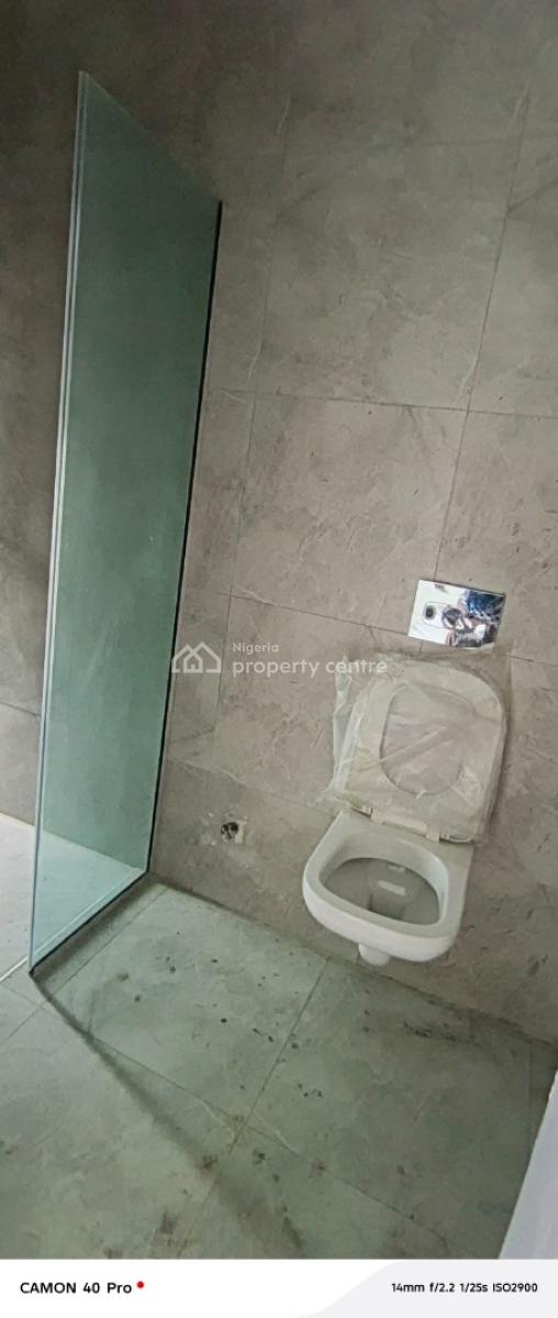 Beautiful Room Downstairs Shared Kitchen Apartment, Chevron Drive, Lekki, Lagos, Self Contain (single Rooms) for Rent