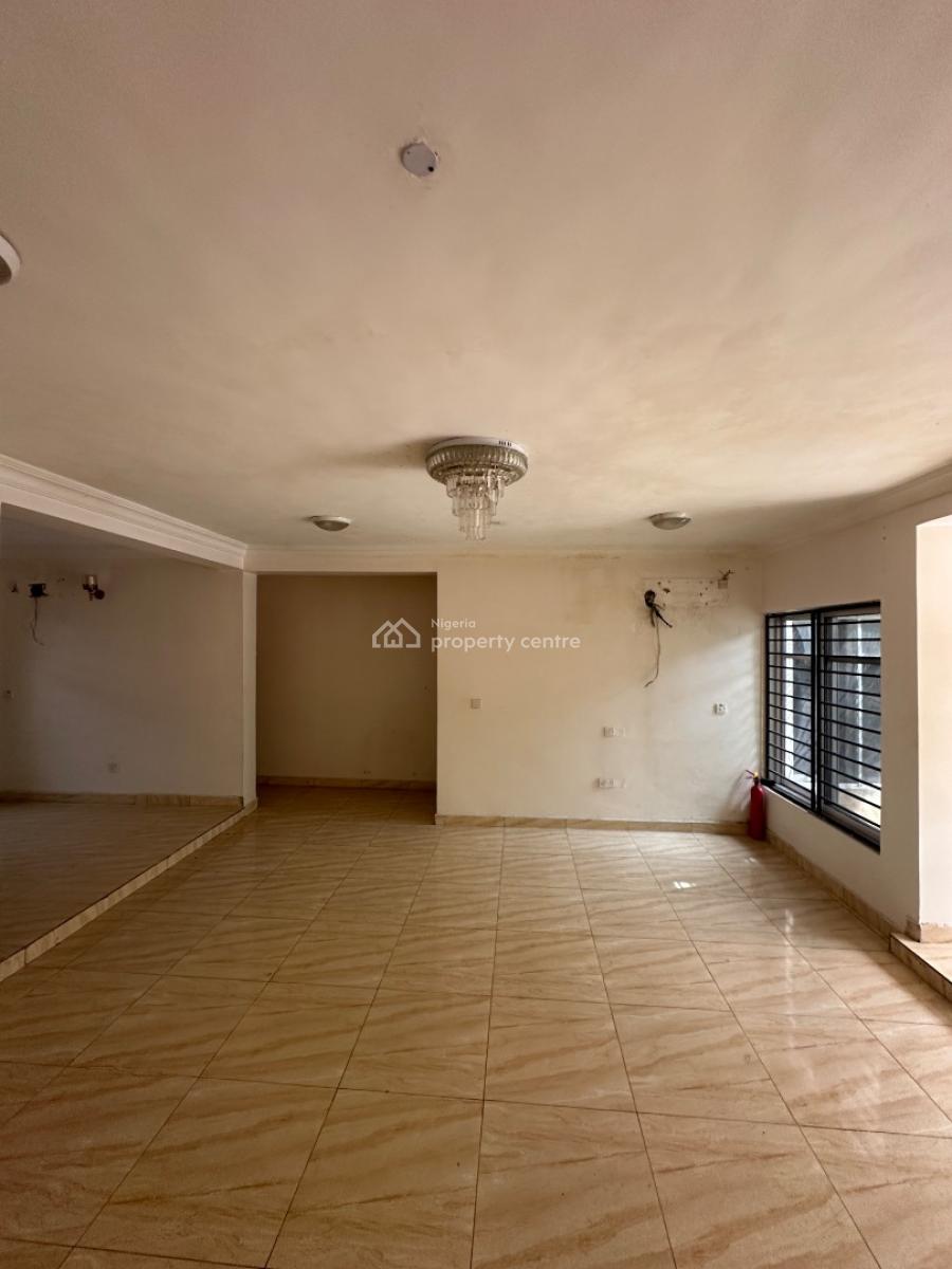 Spacious Two Bedroom Flat with a Bq, Lekki Phase 1, Lekki, Lagos, Flat / Apartment for Rent