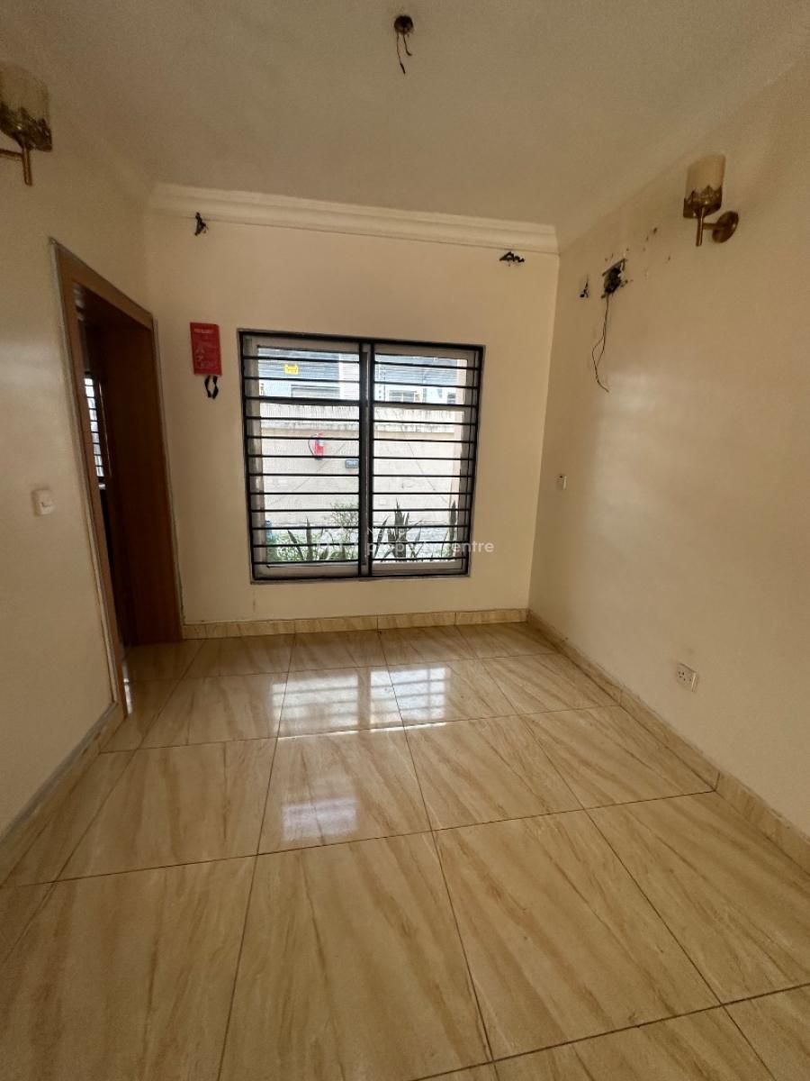 Spacious Two Bedroom Flat with a Bq, Lekki Phase 1, Lekki, Lagos, Flat / Apartment for Rent