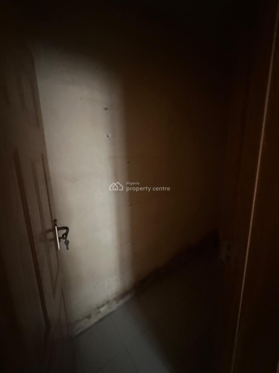 Spacious Two Bedroom Flat with a Bq, Lekki Phase 1, Lekki, Lagos, Flat / Apartment for Rent