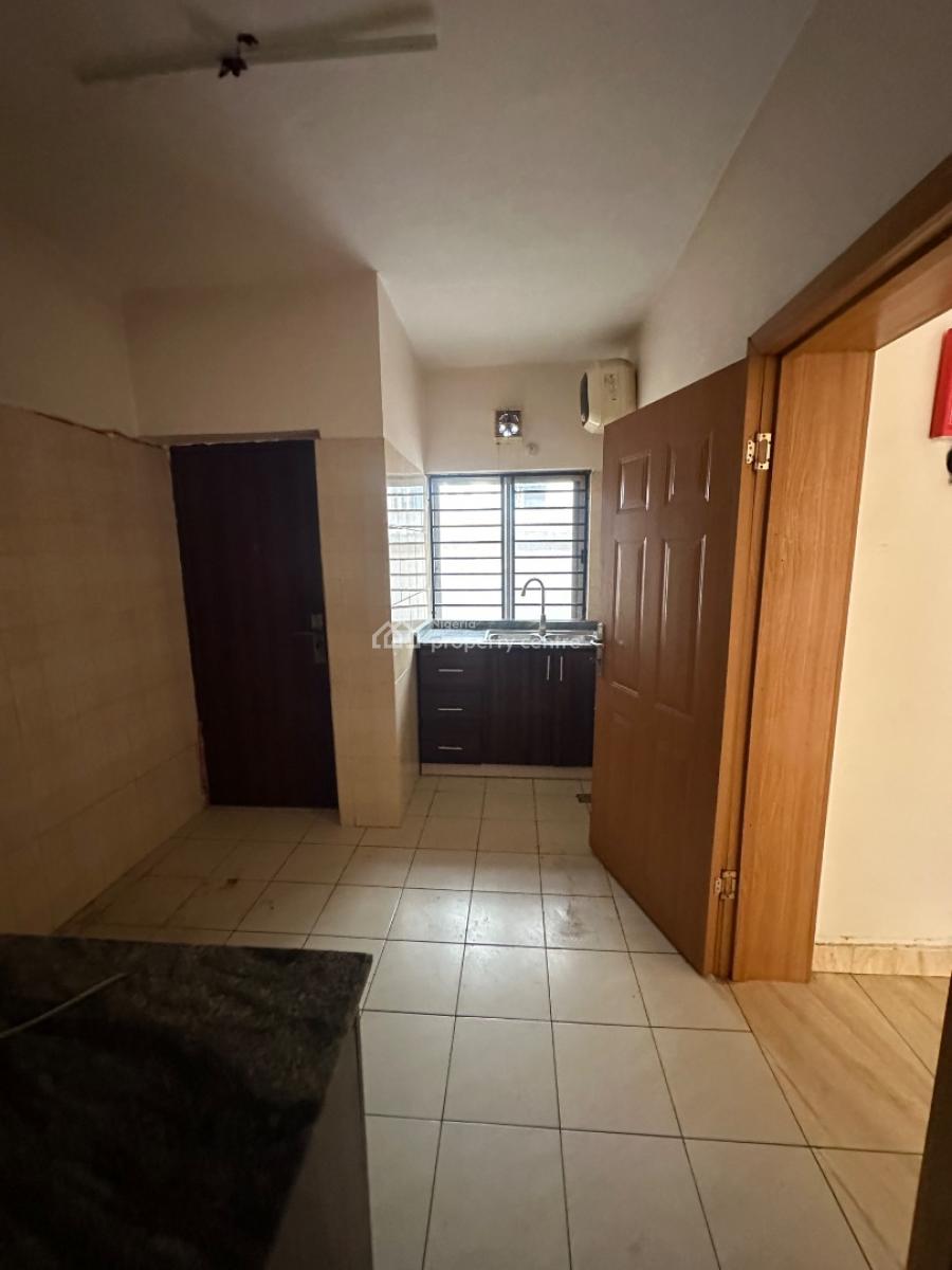 Spacious Two Bedroom Flat with a Bq, Lekki Phase 1, Lekki, Lagos, Flat / Apartment for Rent