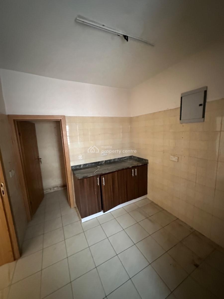 Spacious Two Bedroom Flat with a Bq, Lekki Phase 1, Lekki, Lagos, Flat / Apartment for Rent