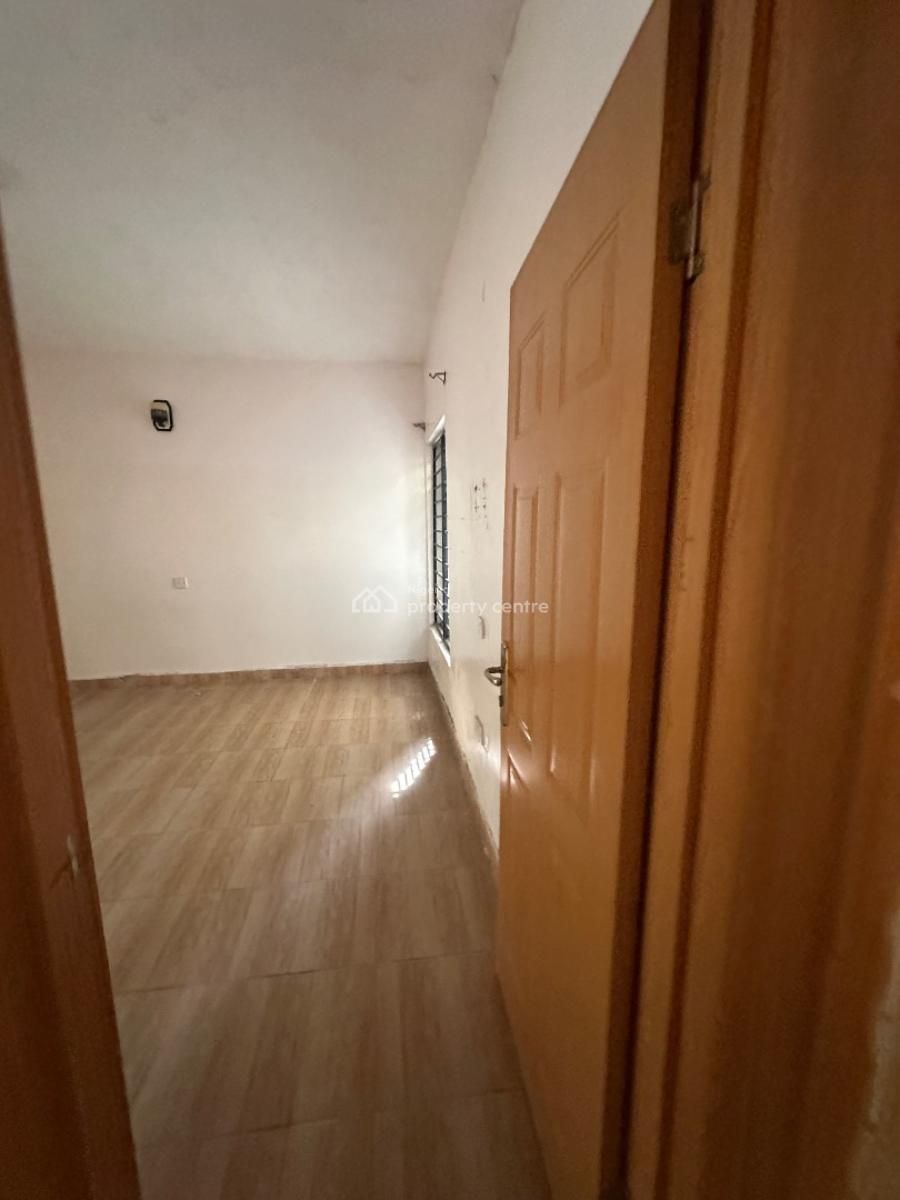 Spacious Two Bedroom Flat with a Bq, Lekki Phase 1, Lekki, Lagos, Flat / Apartment for Rent