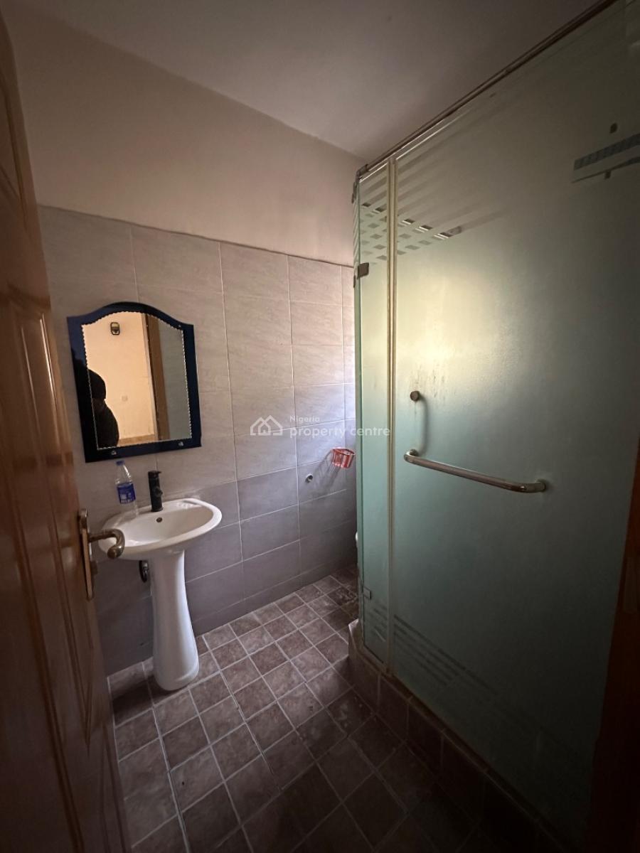 Spacious Two Bedroom Flat with a Bq, Lekki Phase 1, Lekki, Lagos, Flat / Apartment for Rent