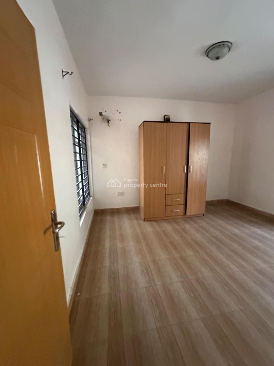Spacious Two Bedroom Flat with a Bq, Lekki Phase 1, Lekki, Lagos, Flat / Apartment for Rent
