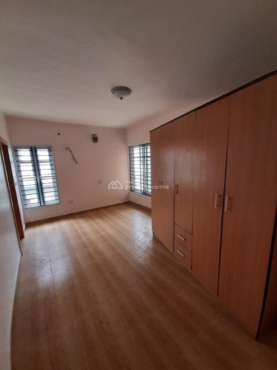 Serviced 2 Bedroom En-suite Flat with an Enclosed Fitted Kitchen Cabin, Lekki Phase 1, Lekki, Lagos, Flat / Apartment for Rent