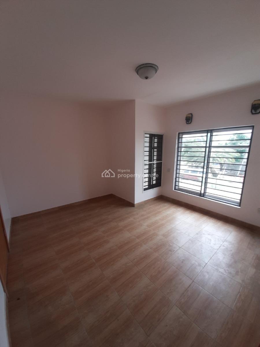 Serviced 2 Bedroom En-suite Flat with an Enclosed Fitted Kitchen Cabin, Lekki Phase 1, Lekki, Lagos, Flat / Apartment for Rent