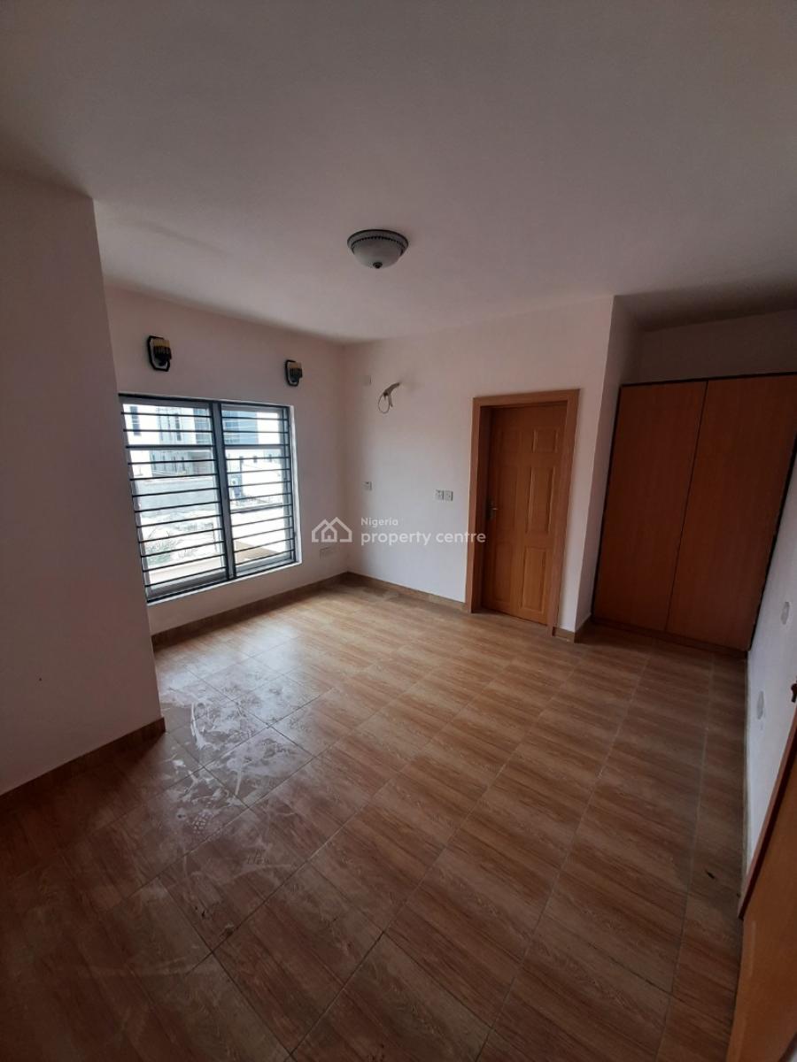 Serviced 2 Bedroom En-suite Flat with an Enclosed Fitted Kitchen Cabin, Lekki Phase 1, Lekki, Lagos, Flat / Apartment for Rent