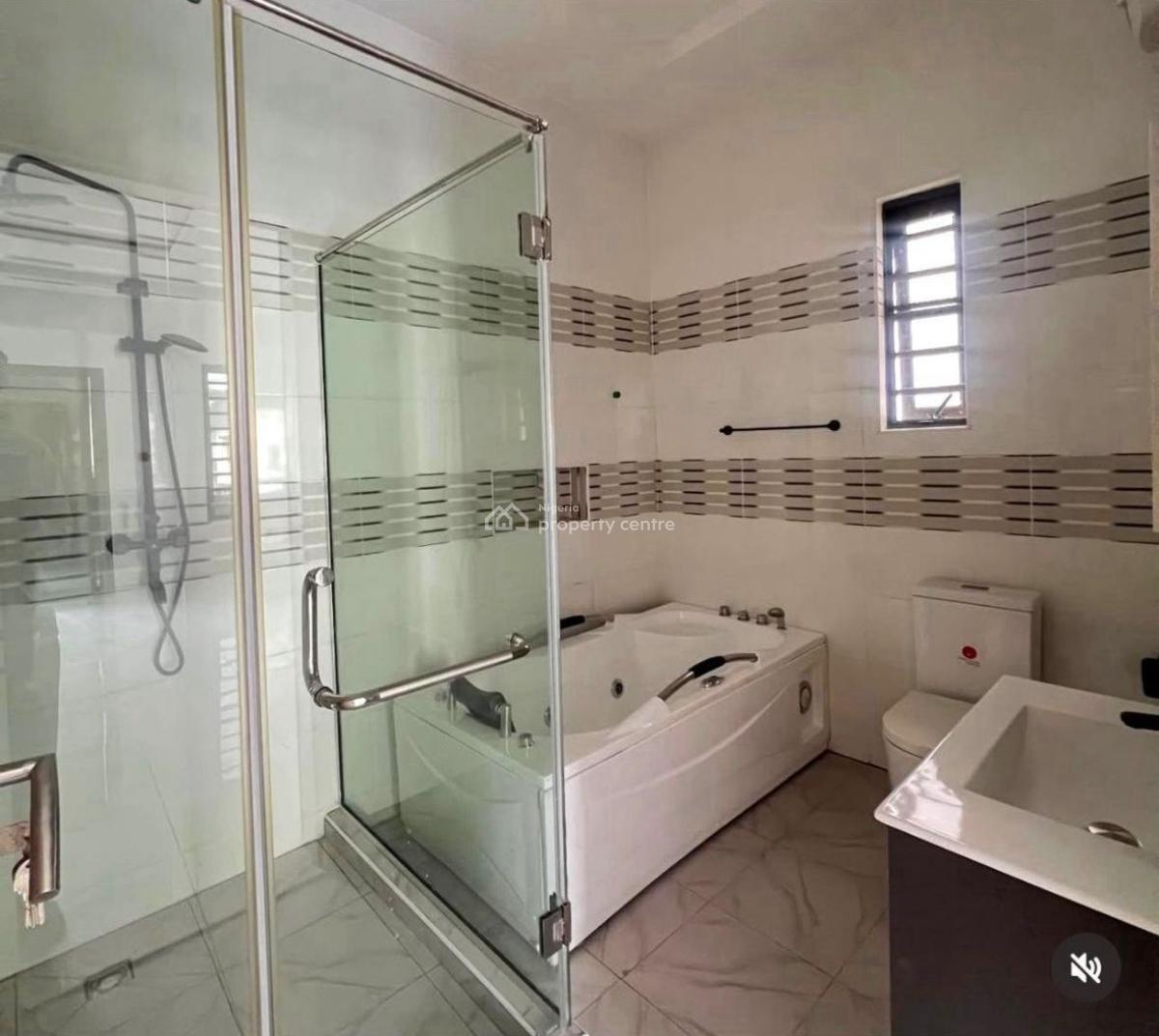 Masters Bedroom in a Shared Apartment., Royal Pine Estate Gate 1 Orchid Road, Lekki, Lagos, Self Contain (single Rooms) for Rent