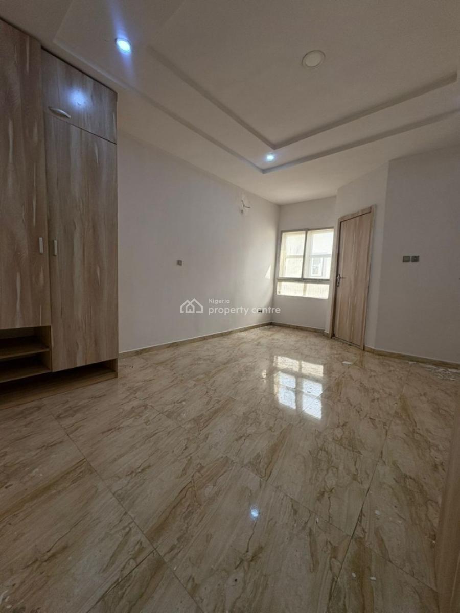 Semi -masters Bedroom in a Shared Apartment, Royal Pine Estate Gate 1 Orchid Road, Lekki, Lagos, Self Contain (single Rooms) for Rent