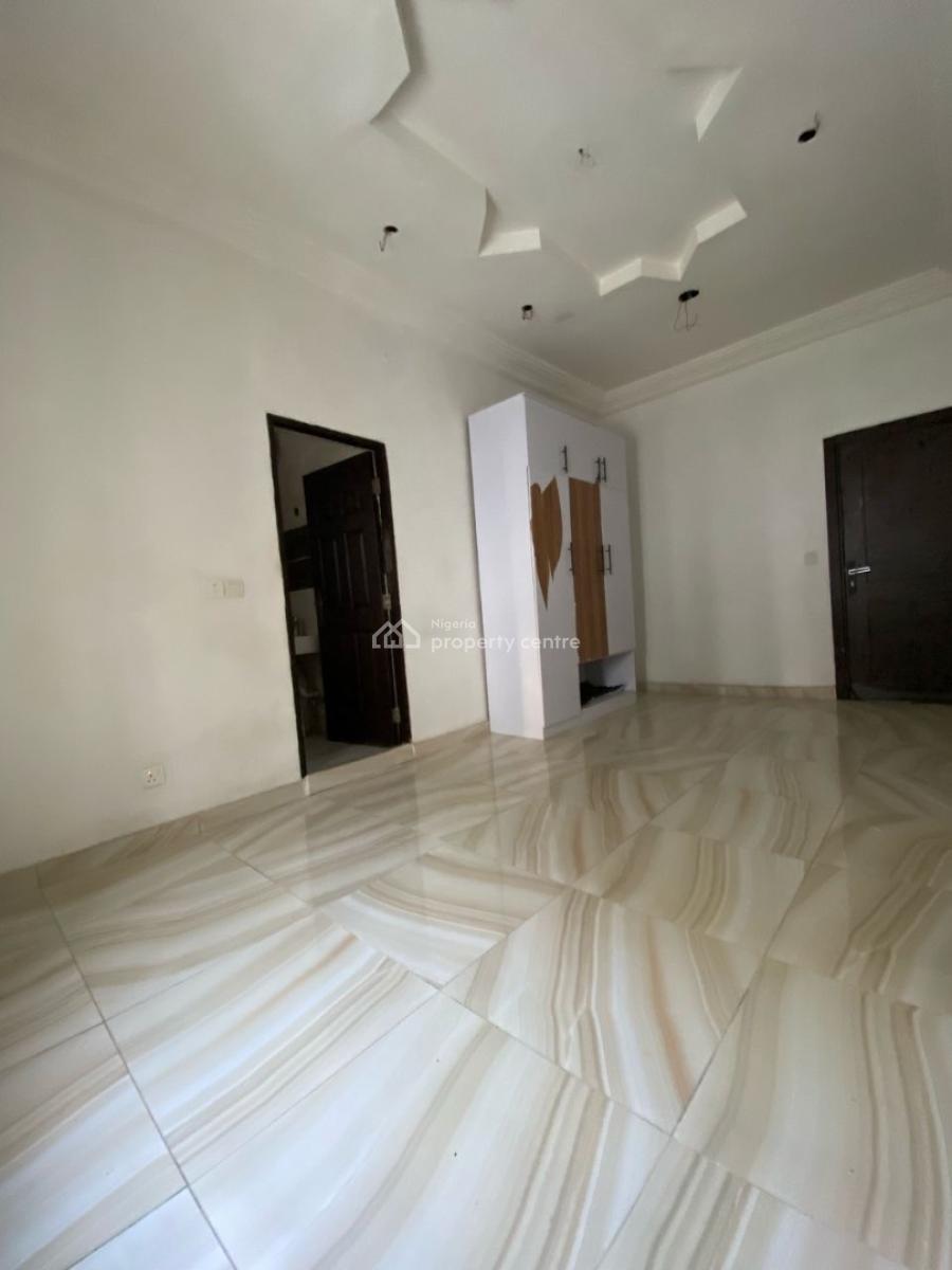 Spacious Room Upstairs in a Shared Apartment, Chevyview Estate, Chevron, Lekki, Lagos, Lekki, Lagos, Self Contain (single Rooms) for Rent