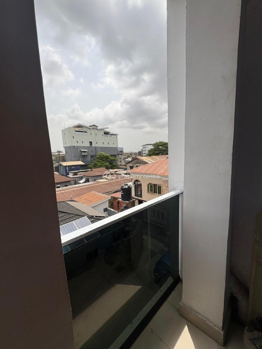 Cozy One Bedroom Apartment with Balcony Yaba, Yaba, Lagos, Flat / Apartment Short Let