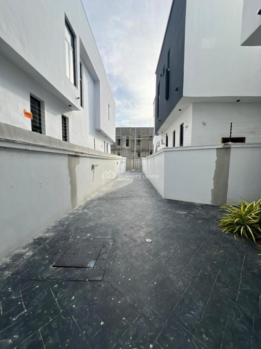 Magnificent 5 Bedroom Detached Plus Bq with a Spacious Compound,, Chevron, Lekki, Lagos, Detached Duplex for Sale