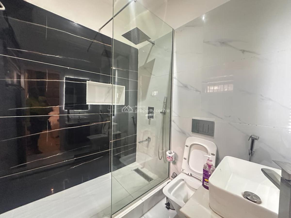 Nicely Furnished 3 Bedroom Apartment, Lekki Phase 1, Lekki, Lagos, Flat / Apartment for Rent