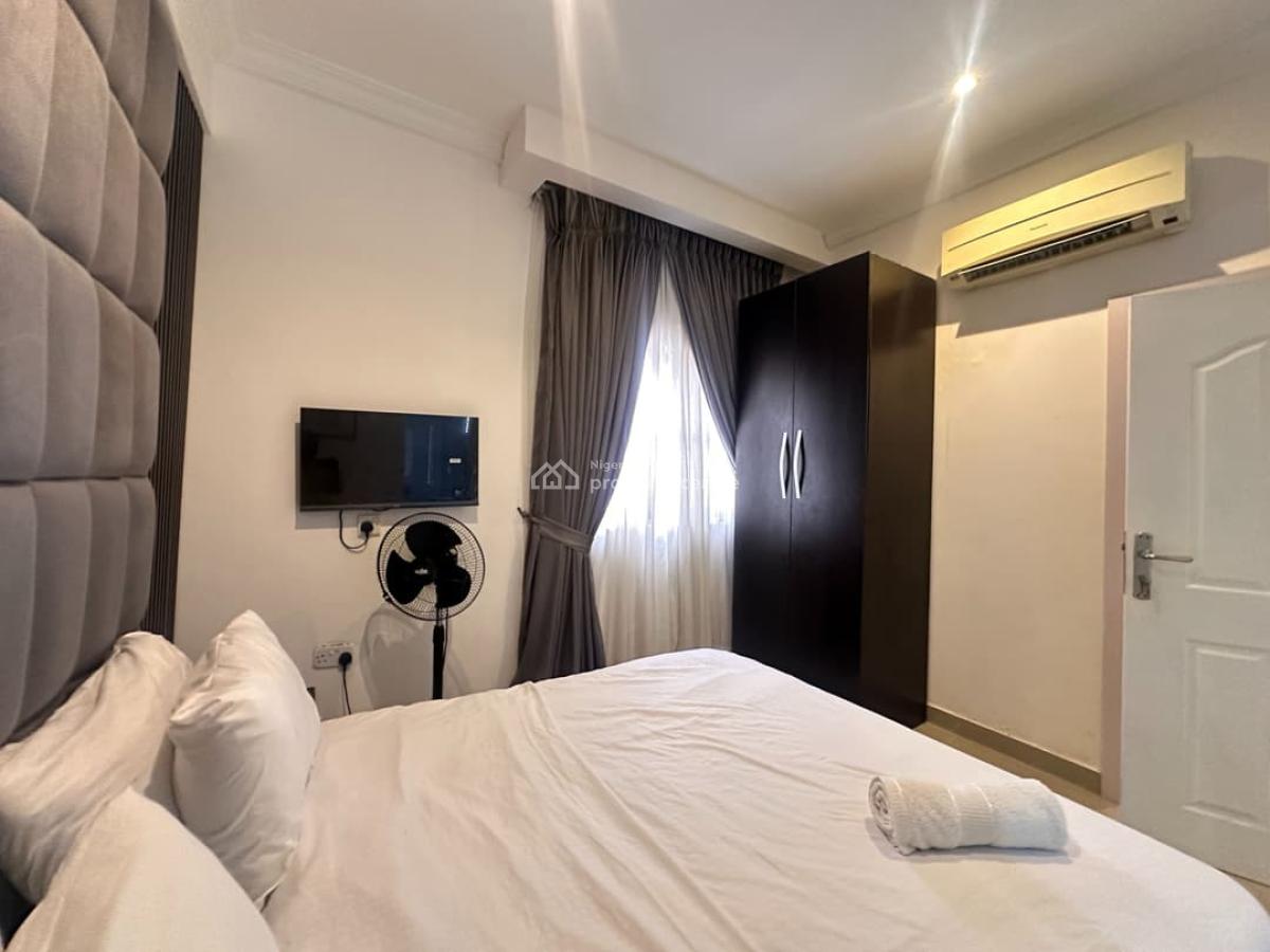 Nicely Furnished 3 Bedroom Apartment, Lekki Phase 1, Lekki, Lagos, Flat / Apartment for Rent