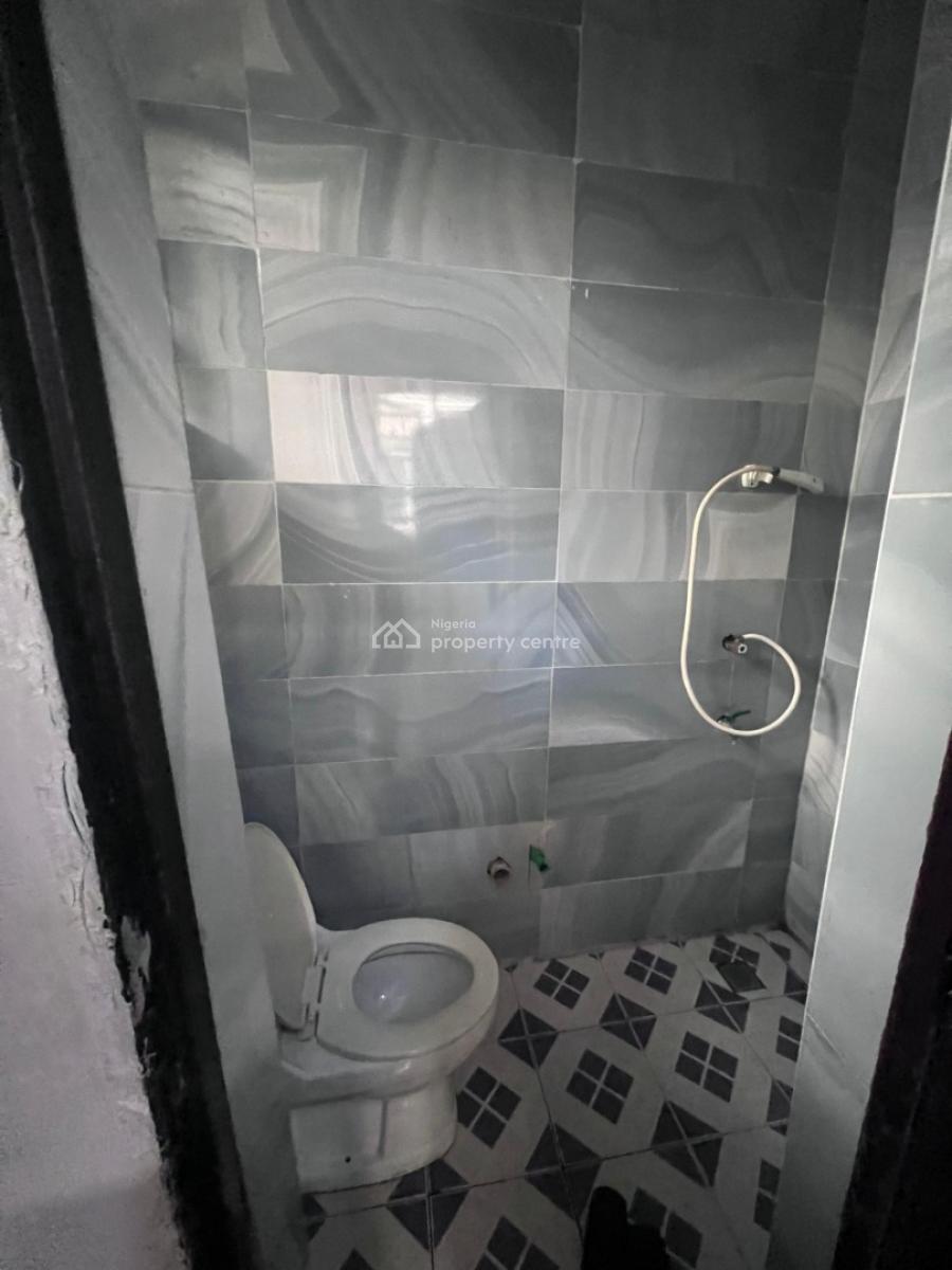 Spacious Bq, Royal Pine, Orchid Rd, Lekki, Lagos, Flat / Apartment for Rent