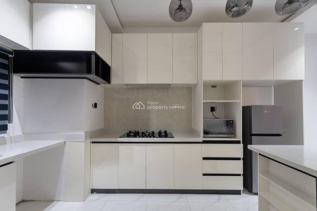 Luxury and Spacious 2 Bedrooms Apartment with Swimming Pool, Babalola Gardens, Lekki Phase 1, Lekki, Lagos, Flat / Apartment Short Let