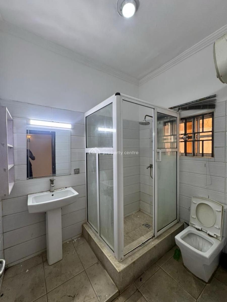 Spacious 3 Bedroom Apartment, Lekki Phase 1, Lekki, Lagos, Flat / Apartment for Rent