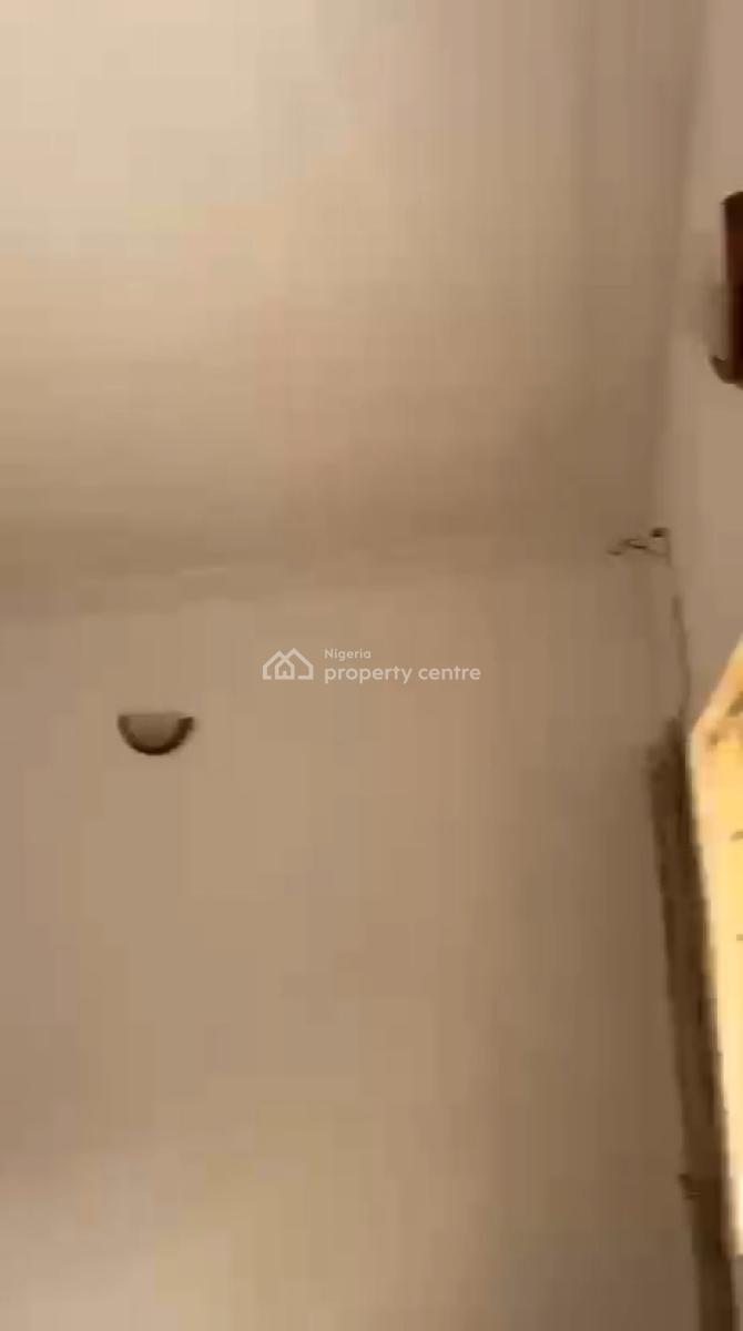 Spacious and Clean Well Maintain 3 Bedroom Apartment Graceland Estate, Graceland Estate Opposite Ajipe Police Station, Ajah, Lagos, Flat / Apartment for Rent
