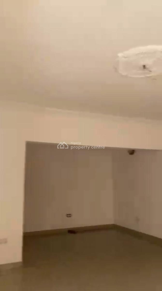 Spacious and Clean Well Maintain 3 Bedroom Apartment Graceland Estate, Graceland Estate Opposite Ajipe Police Station, Ajah, Lagos, Flat / Apartment for Rent