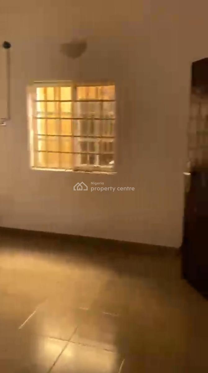 Spacious and Clean Well Maintain 3 Bedroom Apartment Graceland Estate, Graceland Estate Opposite Ajipe Police Station, Ajah, Lagos, Flat / Apartment for Rent