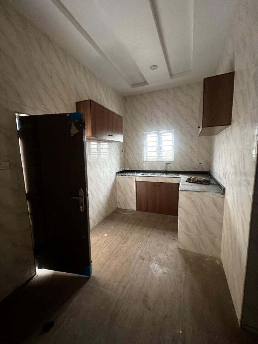 Extravagant 2/bedroom Apartments, Alagomeji, Yaba, Lagos, Flat / Apartment for Rent