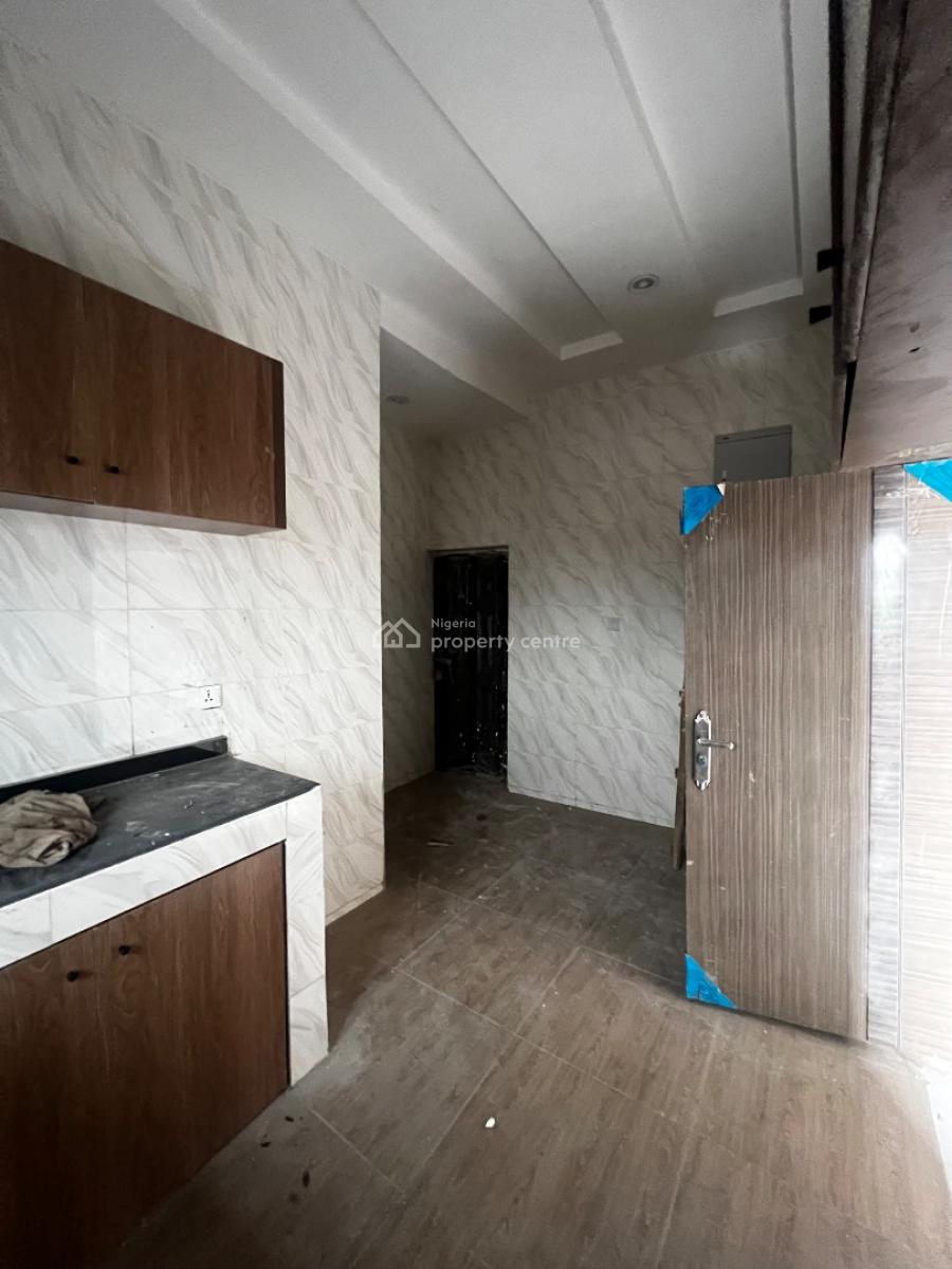 Extravagant 2/bedroom Apartments, Alagomeji, Yaba, Lagos, Flat / Apartment for Rent