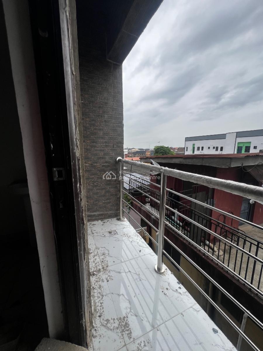 Extravagant 2/bedroom Apartments, Alagomeji, Yaba, Lagos, Flat / Apartment for Rent