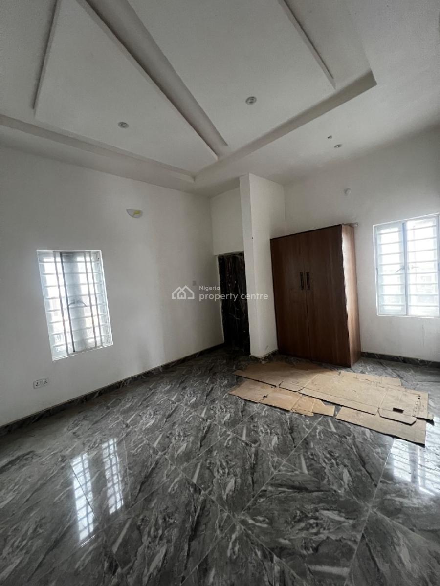 Extravagant 2/bedroom Apartments, Alagomeji, Yaba, Lagos, Flat / Apartment for Rent