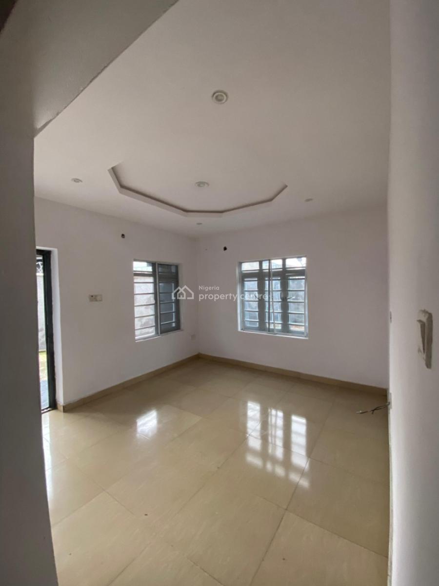 Upstairs Mini Flat, Co-operative Villa Estate, Badore, Ajah, Lagos, Mini Flat (room and Parlour) for Rent