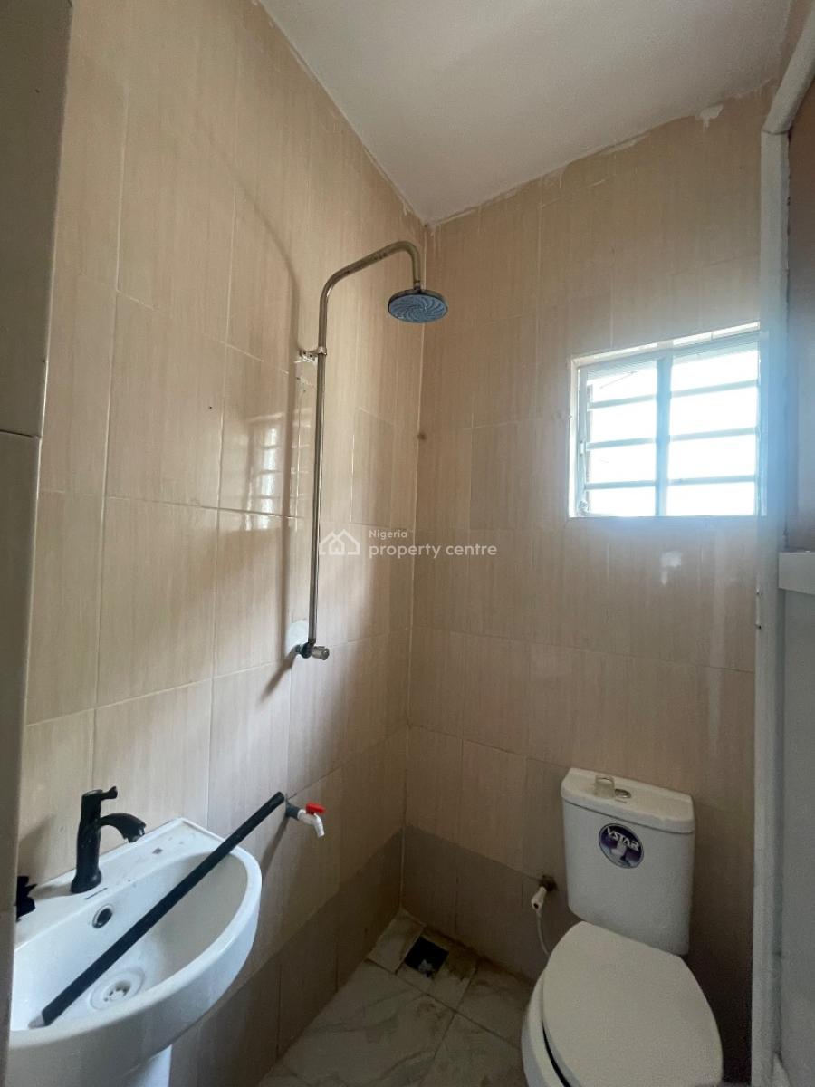 Neatly Used Studio Flat, Yaba, Lagos, Flat / Apartment for Rent