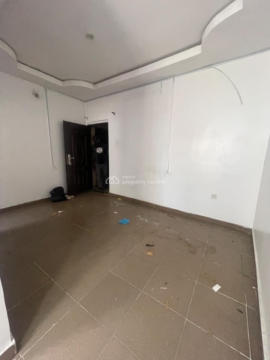 Neatly Used Studio Flat, Yaba, Lagos, Flat / Apartment for Rent