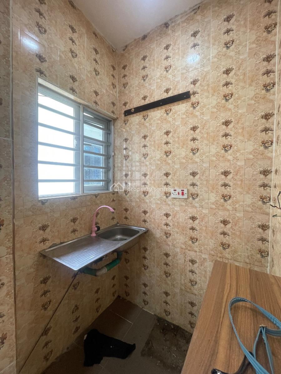 Neatly Used Studio Flat, Yaba, Lagos, Flat / Apartment for Rent