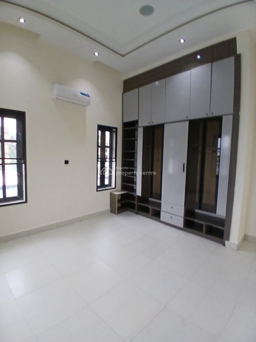 Serviced 2 Bedroom En-suite Flat with Fitted Kitchen/pantry Area, Cook, Lekki Phase 1, Lekki, Lagos, Flat / Apartment for Rent