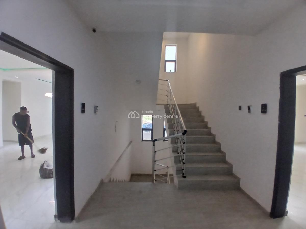 Luxury Spacious 3 Bedroom Apartment, Lekki Phase 1, Lekki, Lagos, Flat / Apartment for Sale