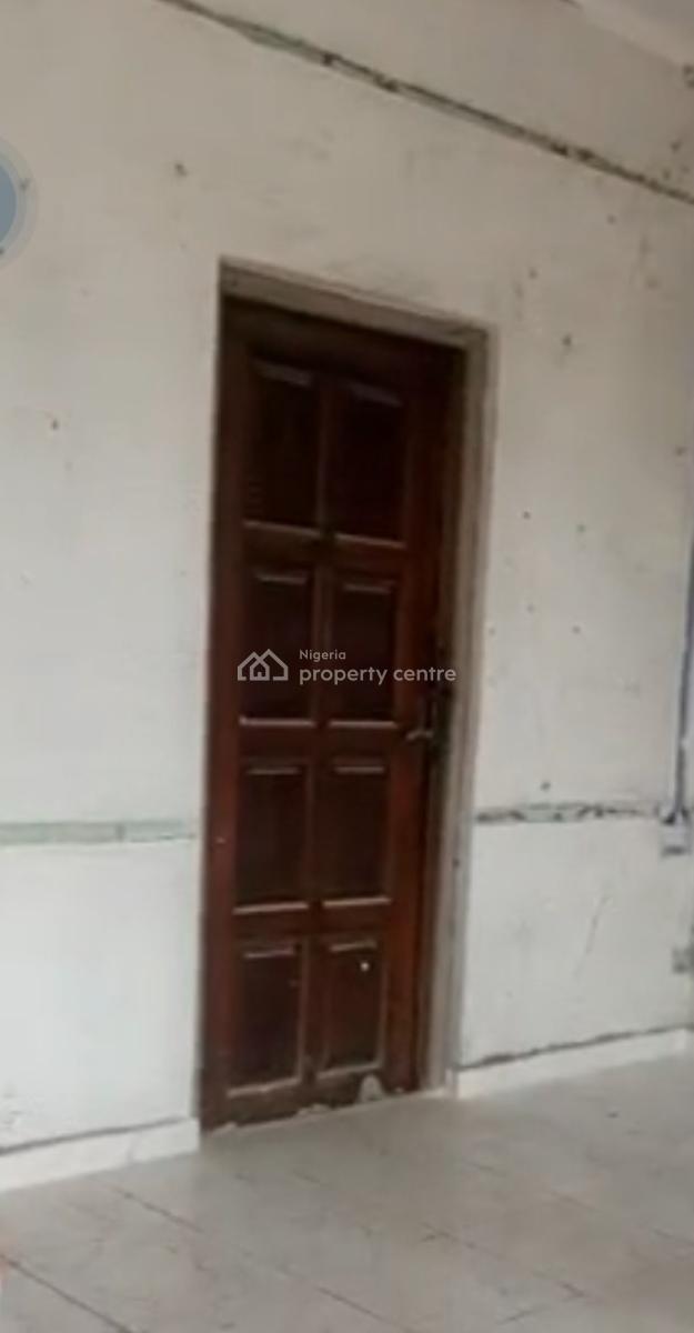 3 Bedroom Flat @ Adekunle Yaba. Ent: 3.5m, a Year., Adekunle, Yaba, Lagos, Flat / Apartment for Rent