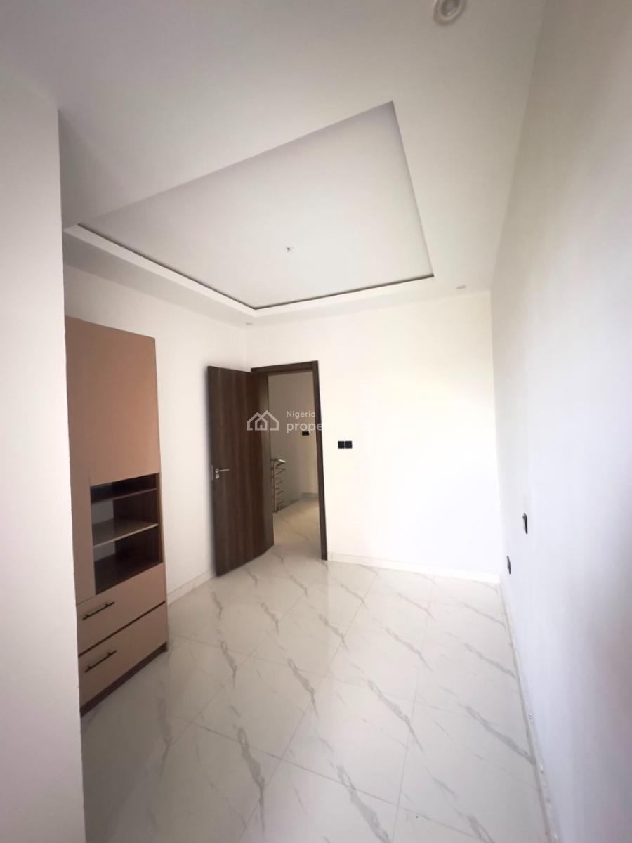 2 Bedroom Apartment, Lekki Phase 2, Lekki, Lagos, Block of Flats for Sale