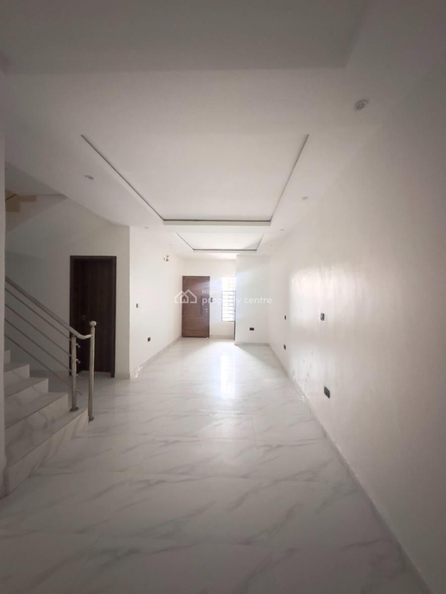 2 Bedroom Apartment, Lekki Phase 2, Lekki, Lagos, Block of Flats for Sale
