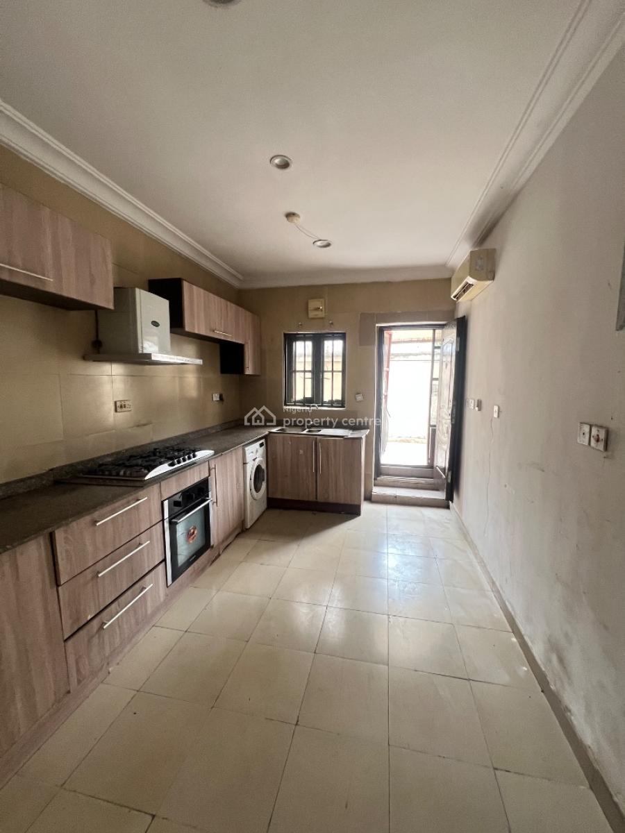 Lovely Four Bedrooms Terrace with Bq, Off Chevron Drive Lekki, Lekki Phase 1, Lekki, Lagos, Terraced Duplex for Sale