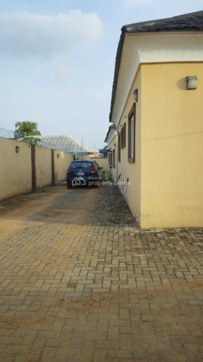 Very Lovely Spacious 3 Bedroom Flat, Makogi, Magboro, Ogun, Flat / Apartment for Rent