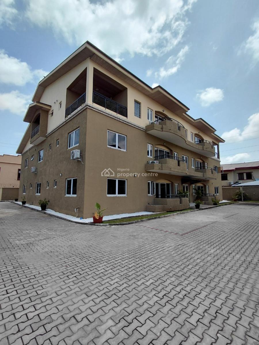 Spacious 3 Bedroom Apartment with Bq, Lekki Phase 1, Lekki, Lagos, Flat / Apartment for Rent