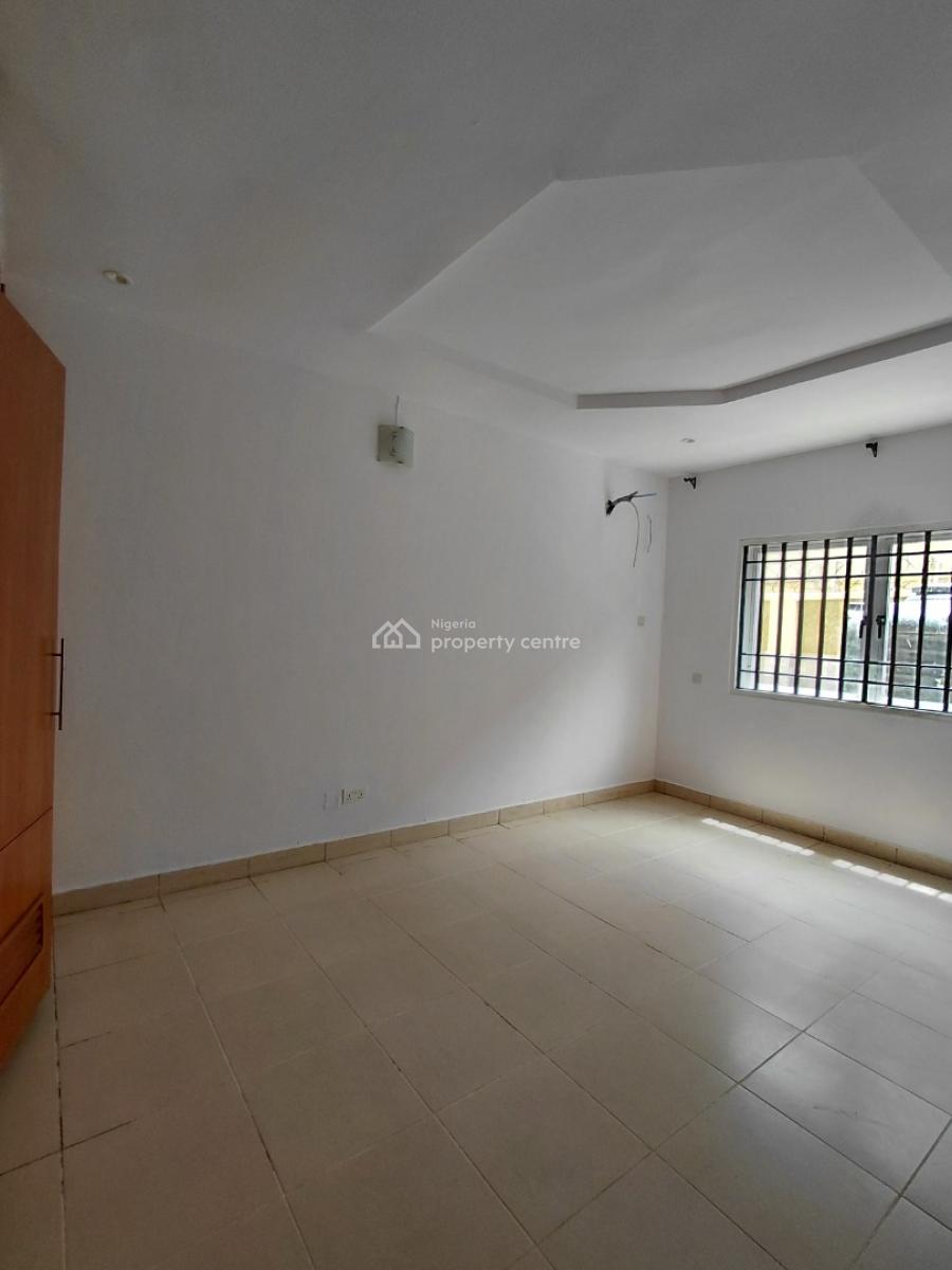 Spacious 3 Bedroom Apartment with Bq, Lekki Phase 1, Lekki, Lagos, Flat / Apartment for Rent