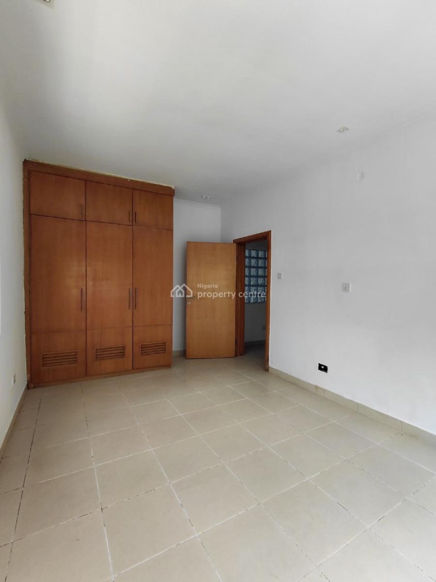 Spacious 3 Bedroom Apartment with Bq, Lekki Phase 1, Lekki, Lagos, Flat / Apartment for Rent