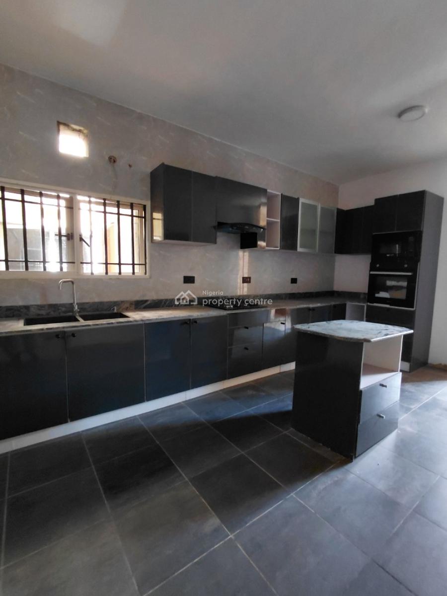 Spacious 3 Bedroom Apartment with Bq, Lekki Phase 1, Lekki, Lagos, Flat / Apartment for Rent