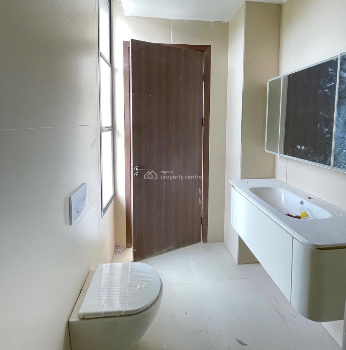 Lovely 2 Bedroom Apartment with Bq, Lekki Phase 1, Lekki Phase 1, Lekki, Lagos, Block of Flats for Sale