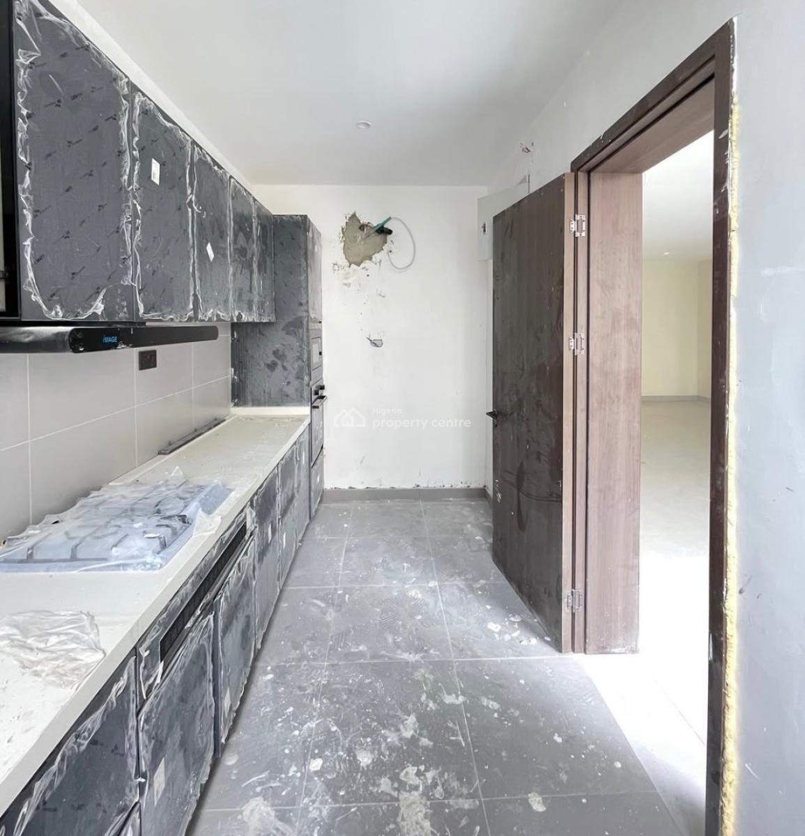 Lovely 2 Bedroom Apartment with Bq, Lekki Phase 1, Lekki Phase 1, Lekki, Lagos, Block of Flats for Sale